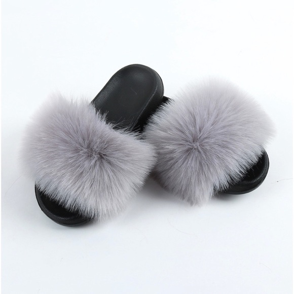 Faux Fur Fluffy Slides ✨ - Picture 2 of 3